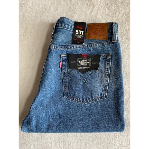 Levi’s 501 Cropped Jeans - Picture 11 of 16